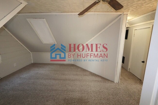 Building Photo - Three Bedroom House | Two Bathrooms