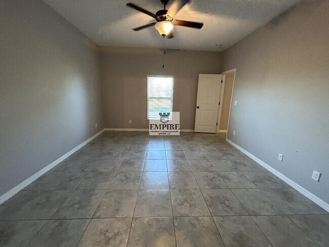 Building Photo - COMING SOON! 3 Beds + Den, 2 Baths, Screened Lanai & More!