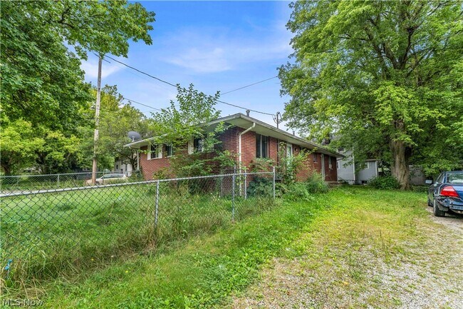 Building Photo - 1143 Santee Ave