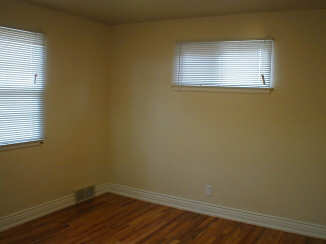 Building Photo - House For Lease