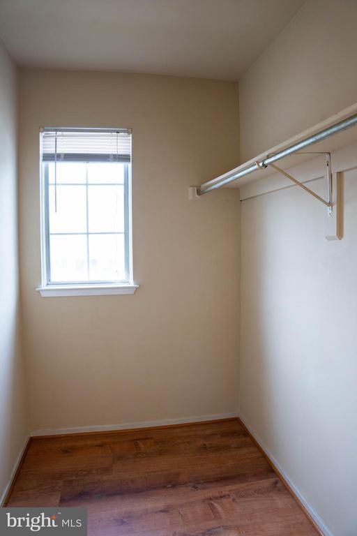 Building Photo - 8654 Venoy Ct