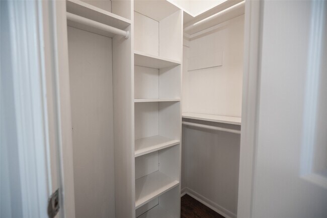 Building Photo - 13314 Ravensway Dr