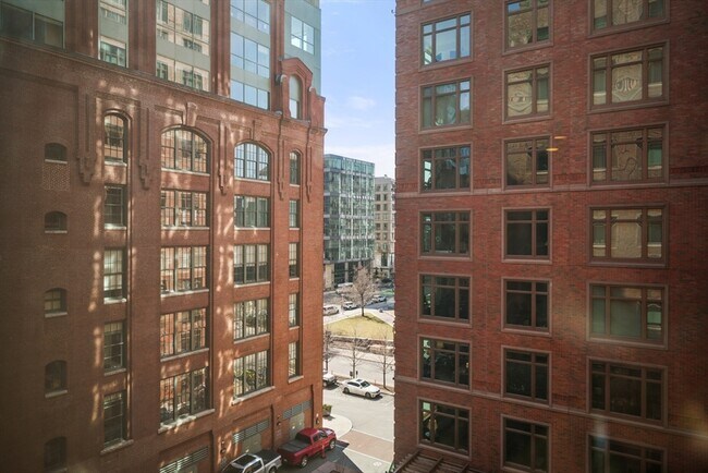 Building Photo - 100 Lovejoy Wharf