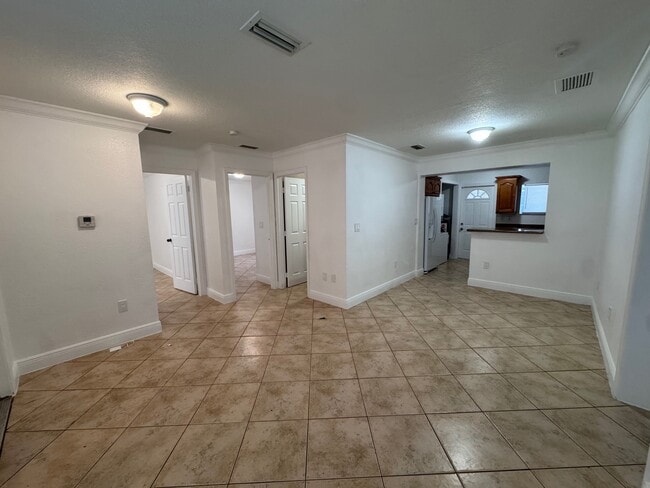 Building Photo - 5900 SW 26th St
