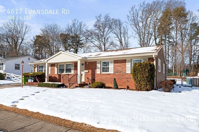 Building Photo - Charming Woodbridge Rambler with Spacious ...