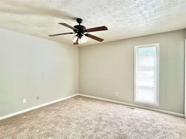 Building Photo - 5955 Sutton Pl