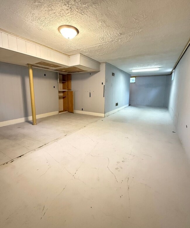 Building Photo - Quiet Cul-de-Sac Living in Council Bluffs