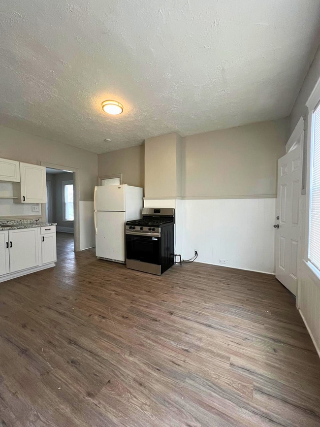 Building Photo - 836 E 156th St