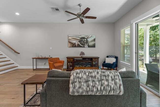 Building Photo - 11 Thorpe Ln