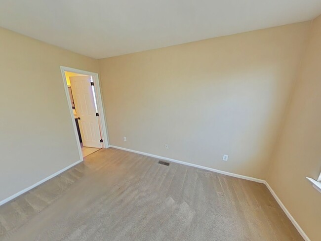 Building Photo - 4 Bedrooms Single Home in Lees Mill Newpor...