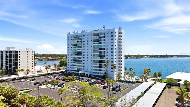 Building Photo - 7200 Sunshine Skyway Ln S