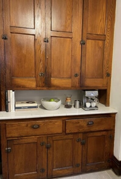 beautifully maintained original cabinetry - 25 Lenox Ave