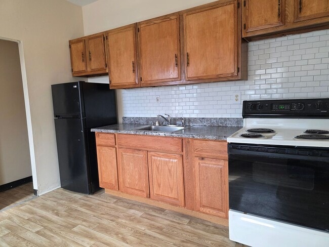 Building Photo - 100 N Franklin St