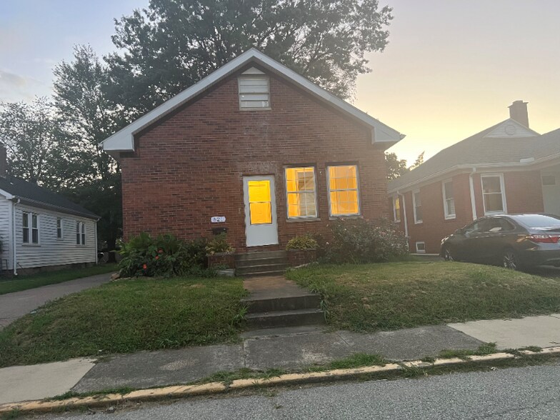 Building Photo - 621 S Rotherwood Ave