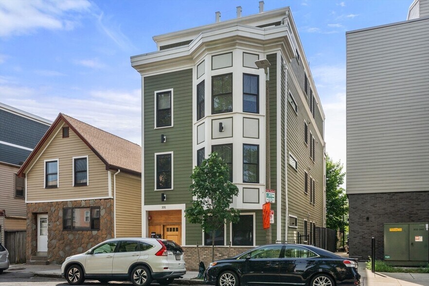 Building Photo - 331 Chelsea St