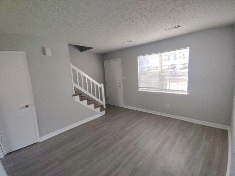 Building Photo - 14 Fonda Dr