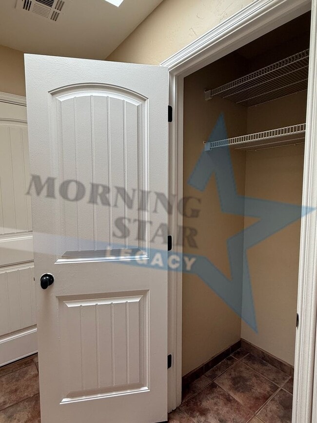 Building Photo - 4-Bedroom Home - New Carpet & Fresh Paint!