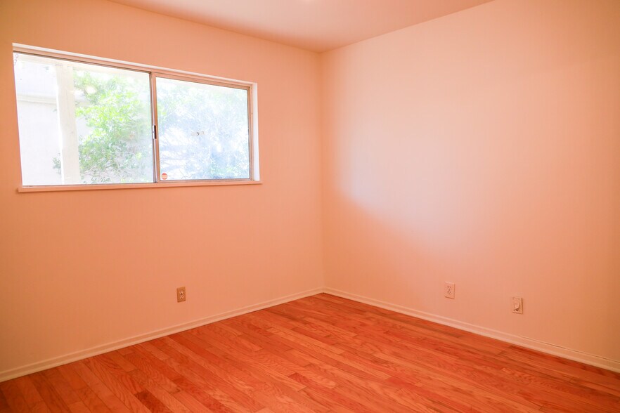 Building Photo - 3513 Alma Ave