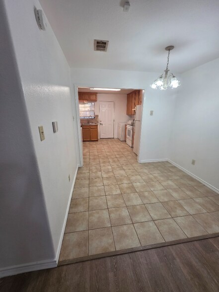 Building Photo - 1508 Alamo Ave