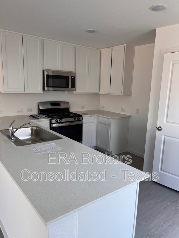 Building Photo - 511 Sarah Wy