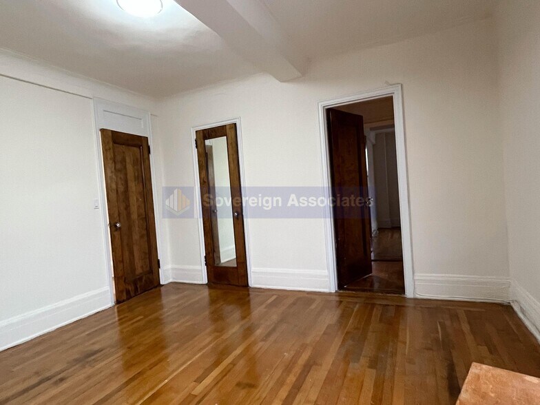 Building Photo - 77 W 104th St