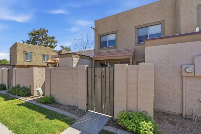 Building Photo - 1017 E Redfield Rd