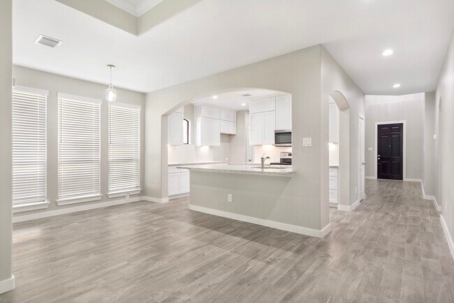 Building Photo - 28243 Chalet Park Dr