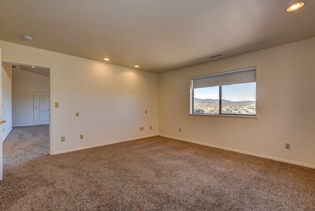 Building Photo - Large 3 bedroom 2 bathroom home in Prescott