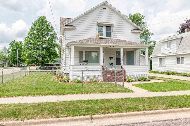 Pretty Old House - 411 13th St N