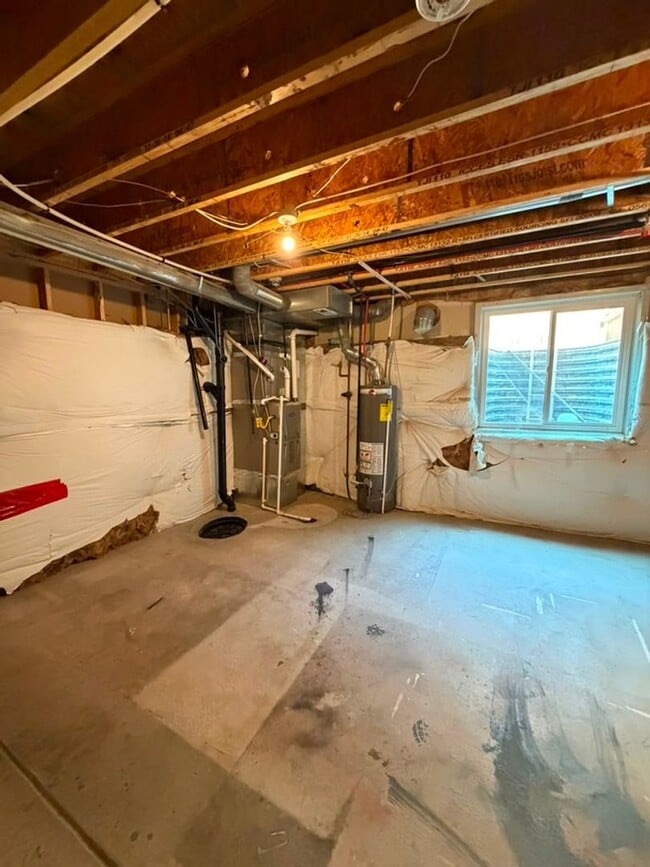 Building Photo - 2827 Aspen Ave