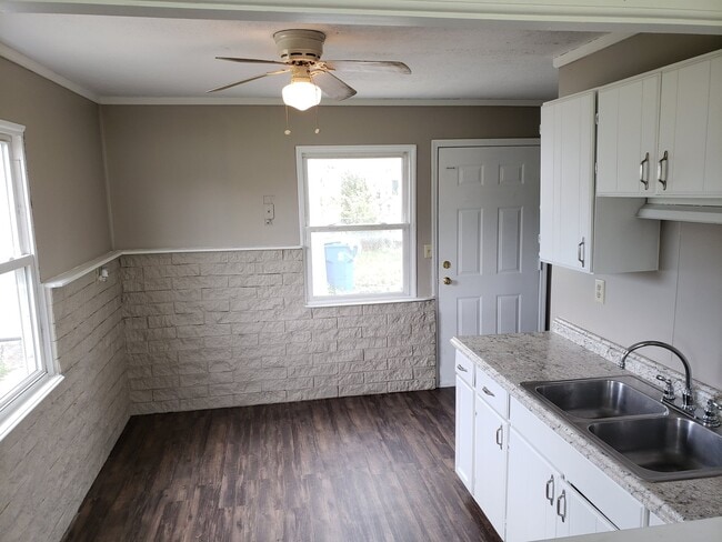 Building Photo - Charming 3-Bedroom Ranch Home on Corner Lo...