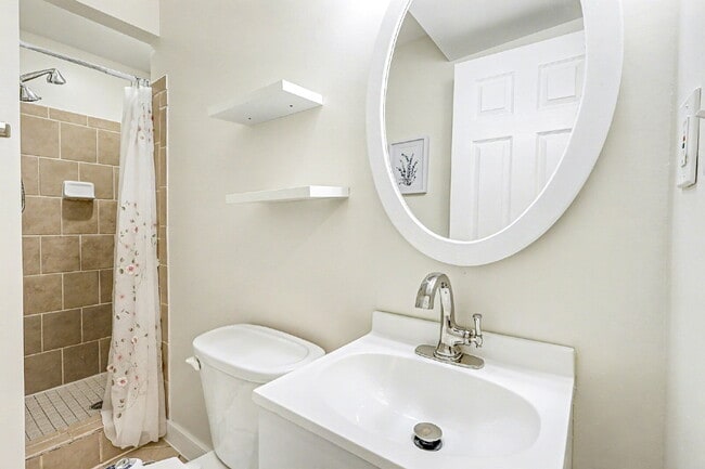 Building Photo - Welcome Home!!