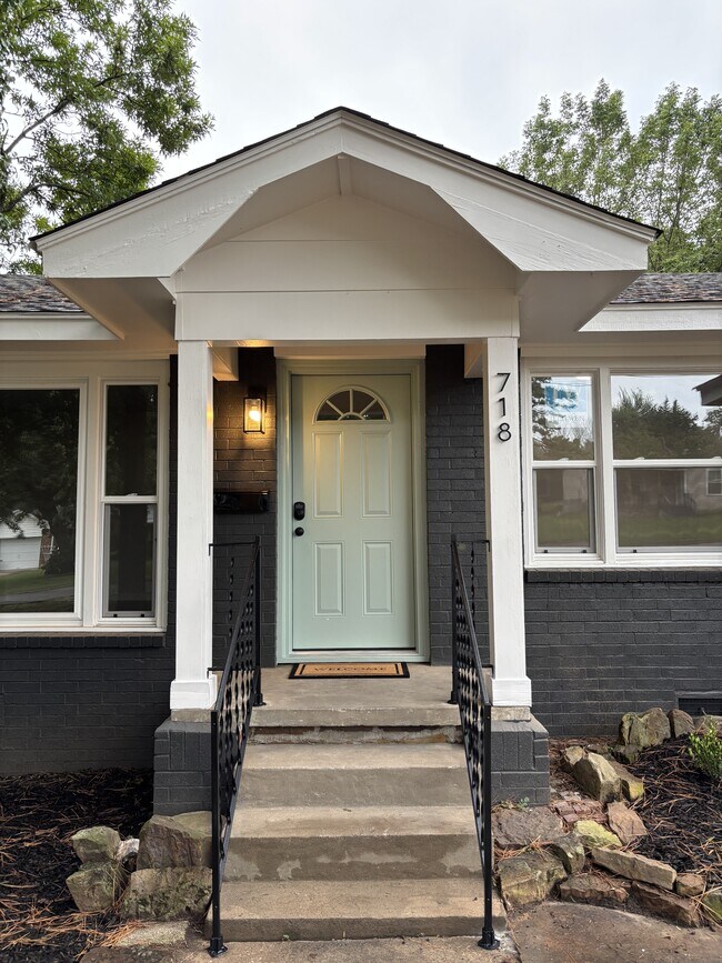 Building Photo - 718 Indiana Ave
