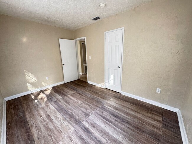 Building Photo - 1209 Carlsbad Pl