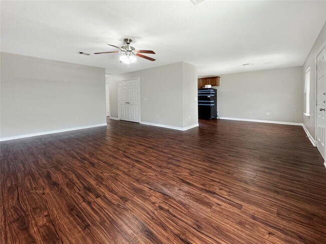 Building Photo - 7426 Blue Jay Dr