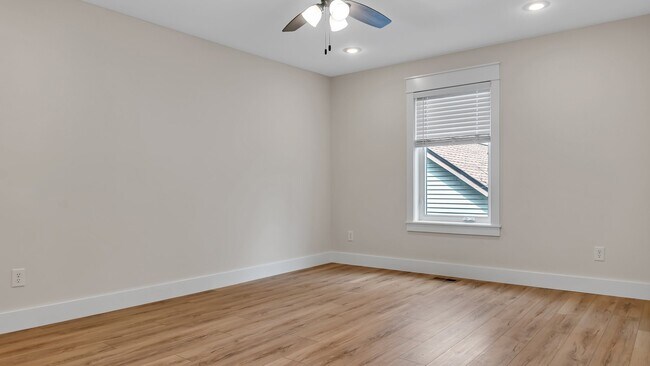 Building Photo - 1200 N Woodburn Ave