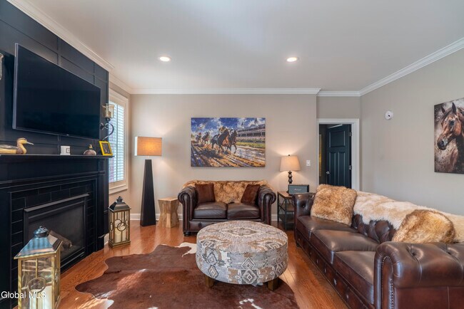 Building Photo - 5 Maria Ln