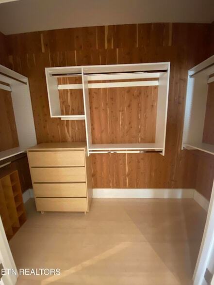 Building Photo - 106 W Summit Hill Dr SW