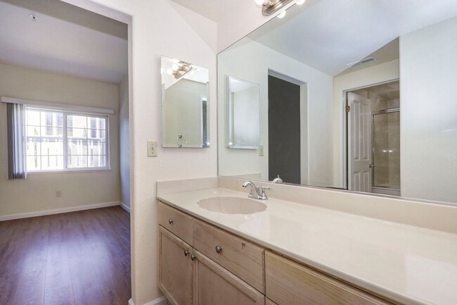 Building Photo - Large 2 Bed/2 Bath San Mateo condo near downtown with two parking spaces. YouTube Tour!!