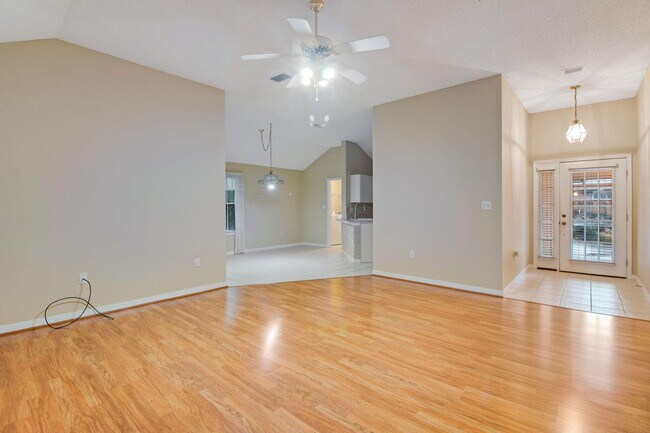 Building Photo - 366 Bay Tree Dr