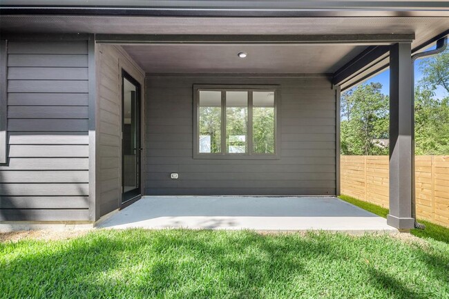 Building Photo - 709 Springwood Dr