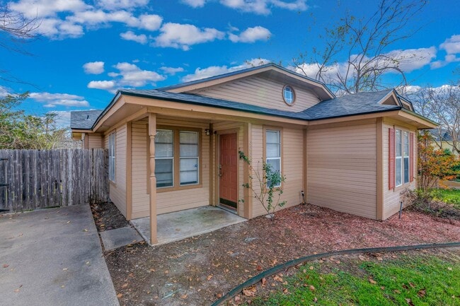 Building Photo - February Move In Available!  Cute 3 Bed, 1...