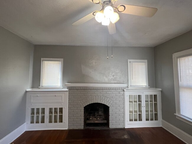 Building Photo - Classic Brick bungalow in the Heart of Bristol Virginia. Property has been freshly painted and is...