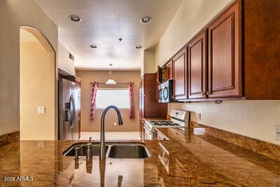 Building Photo - 7401 W Arrowhead Clubhouse Dr