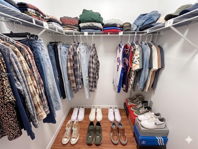 Building Photo - 20741 NE 4th Ct