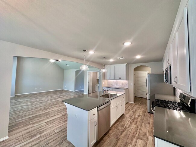 Building Photo - Like-New 2022 Build in Seven Oaks South