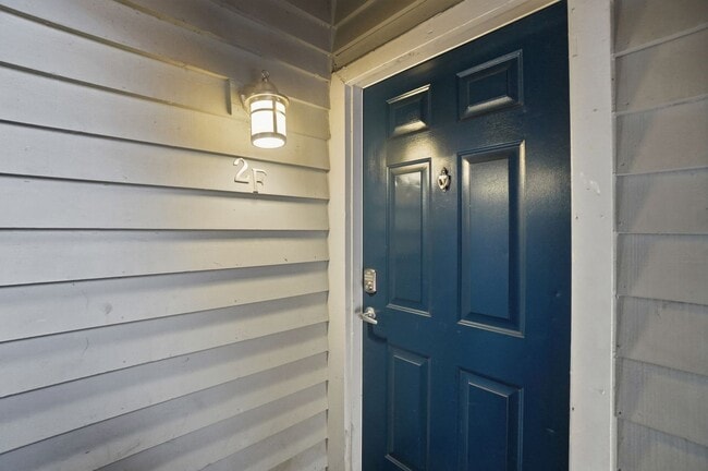 Building Photo - Uptown Living • Prime Location • City Views