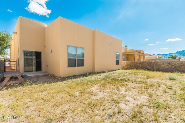 Building Photo - 5537 Ignacio Frias Dr