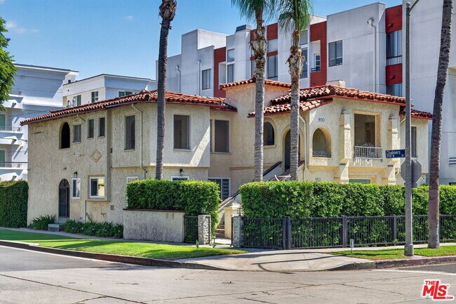 Building Photo - 900 S Wooster St