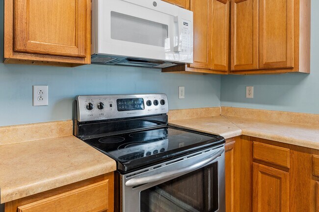 Building Photo - 7679 Creekside Ln